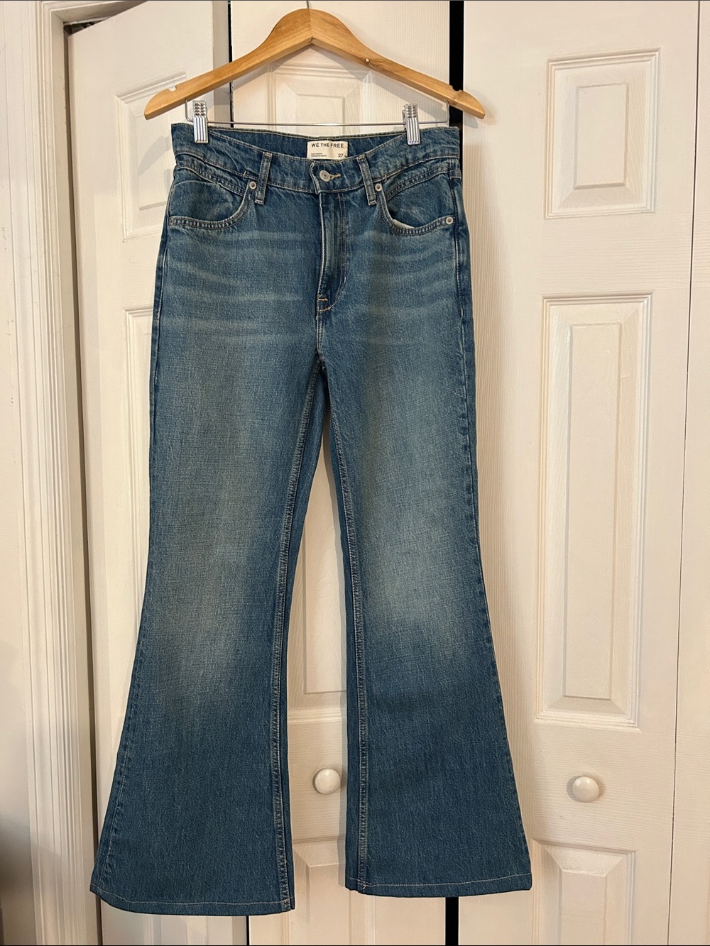 We The Free Free People Vintage Wash Flared Jeans in Blue sz 27